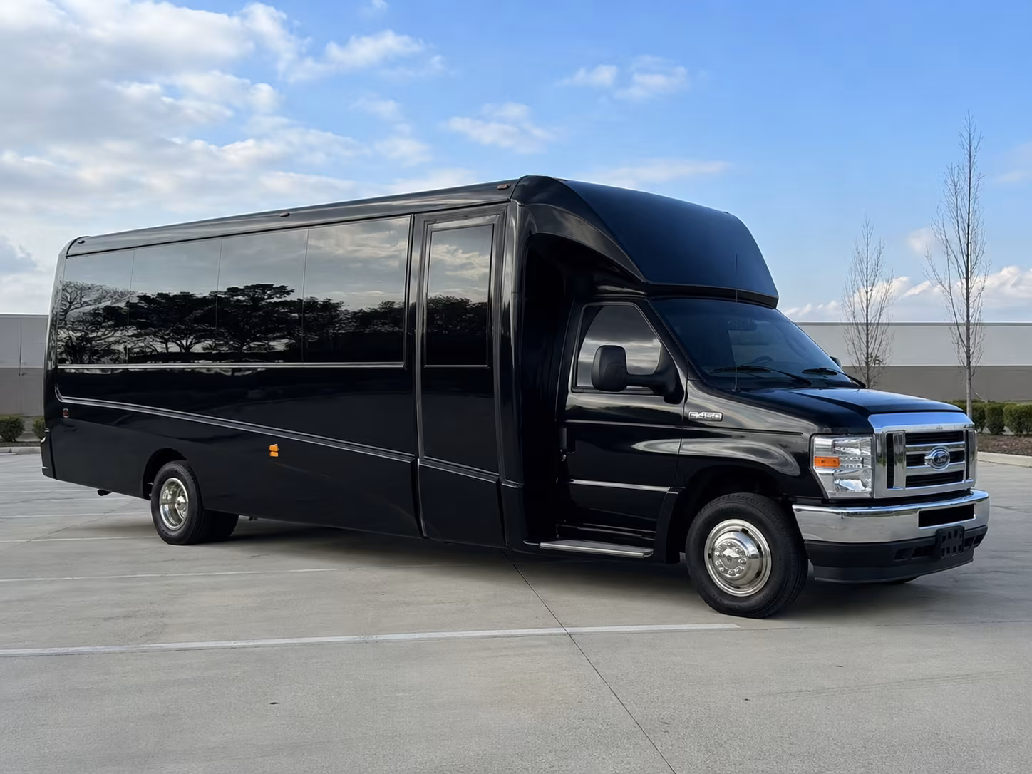 airport transfers between act hewitt and woodway